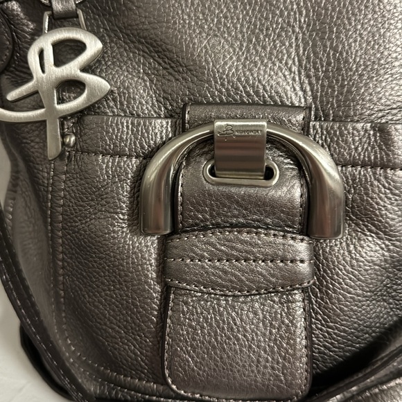 B Makowsky metallic pewter pebbled leather crossbody bag - Picture 2 of 13